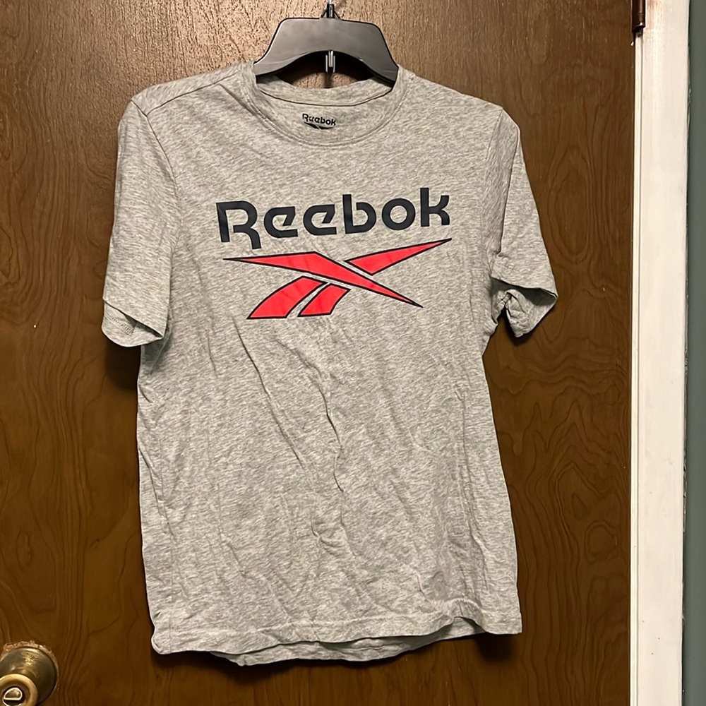 Reebok gray tshirt size S